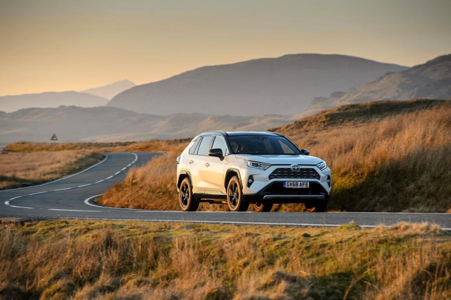  Toyota RAV4 Hybrid 2019 года  (UK) (фото 32 из 40)